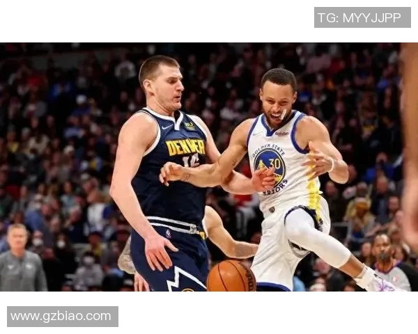 勇士与雷霆首场对决激战正酣球迷期待精彩瞬间再现 勇士与雷霆首场对决激战正酣球迷期待精彩瞬间再现