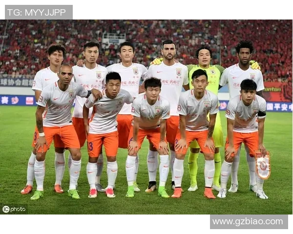 恒大与鲁能激战正酣双方争夺激烈战报回顾与精彩瞬间分析